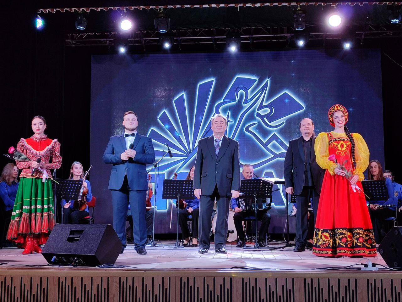 Концертная программа «Донбасс, тебя века на верность испытали!».