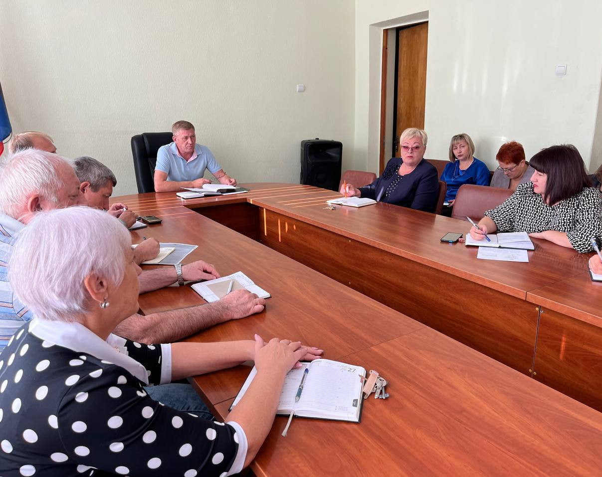 Глава Володарского муниципального округа Юзвинкевич С. В. провел расширенное аппаратное совещание.