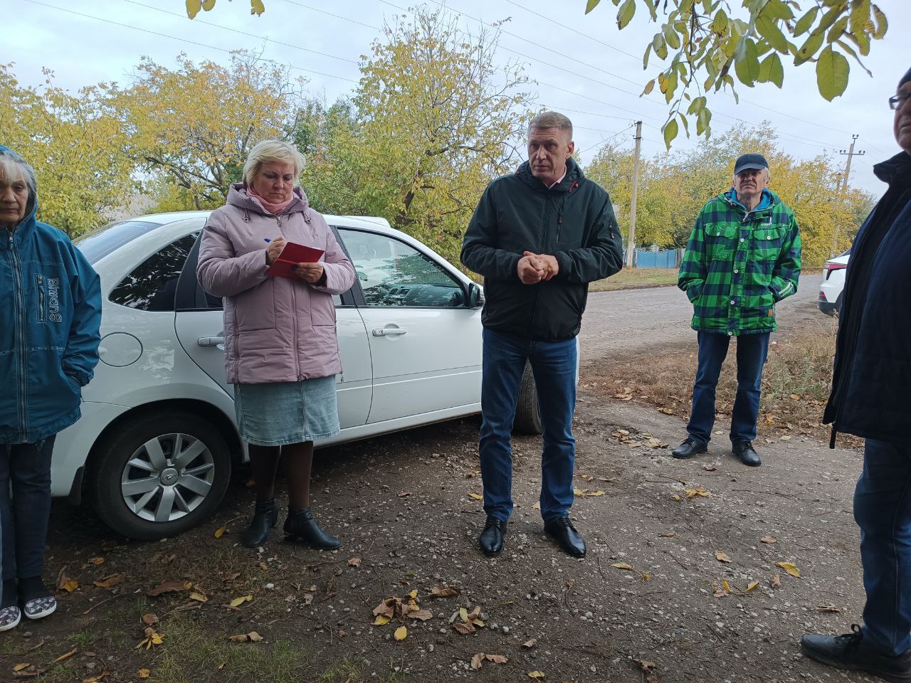 Глава муниципального образования Володарский муниципальный округ  Сергей Вильевич Юзвинкевич провел встречу с жителями села Назаровка..