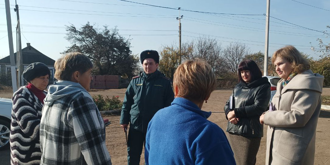 Заместитель главы Администрации Володарского муниципального округа Ольга Федоровна Васильева провела встречу с жителями села Екатериновка - один из самых отдаленных населенных пунктов нашего округа..