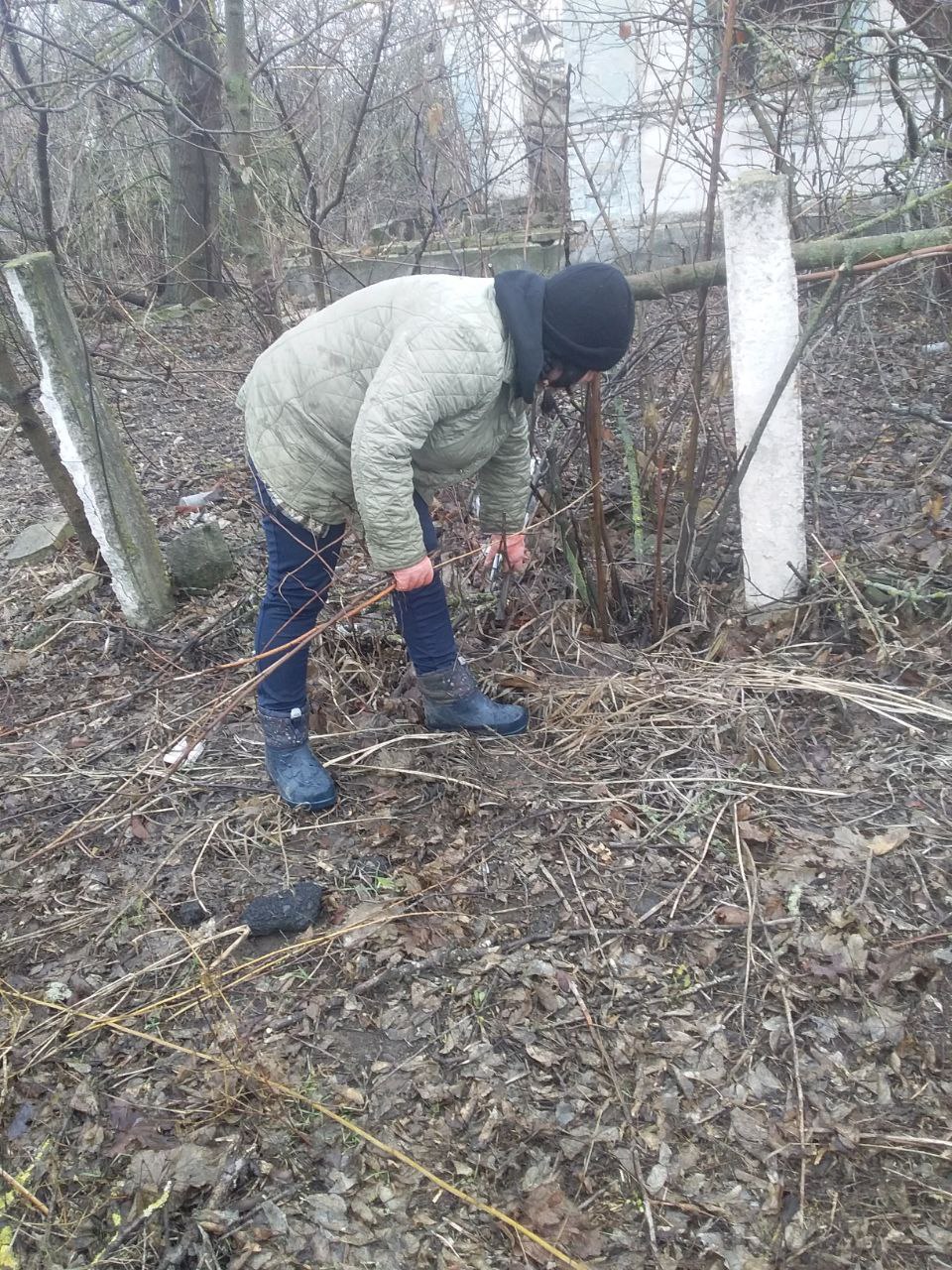 Продолжается благоустройство нежилых домовладений в населенных пунктах Володарского муниципального округа..