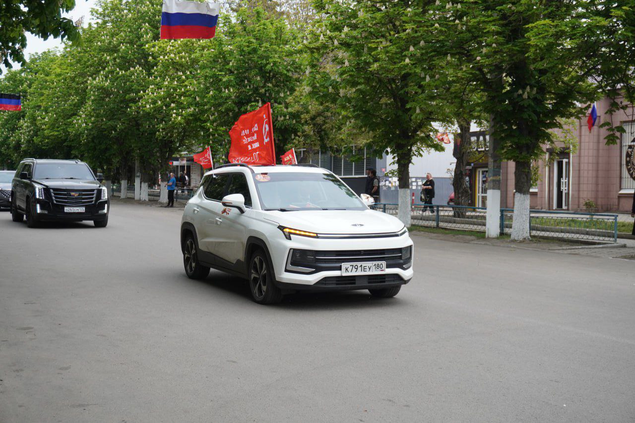 Вместе с коллегами, представителями  силовых структур  и трудовых коллективов жителями Володарского муниципального округа принял участие в автопробеге, посвященном 80-летию Великой Победы.  .