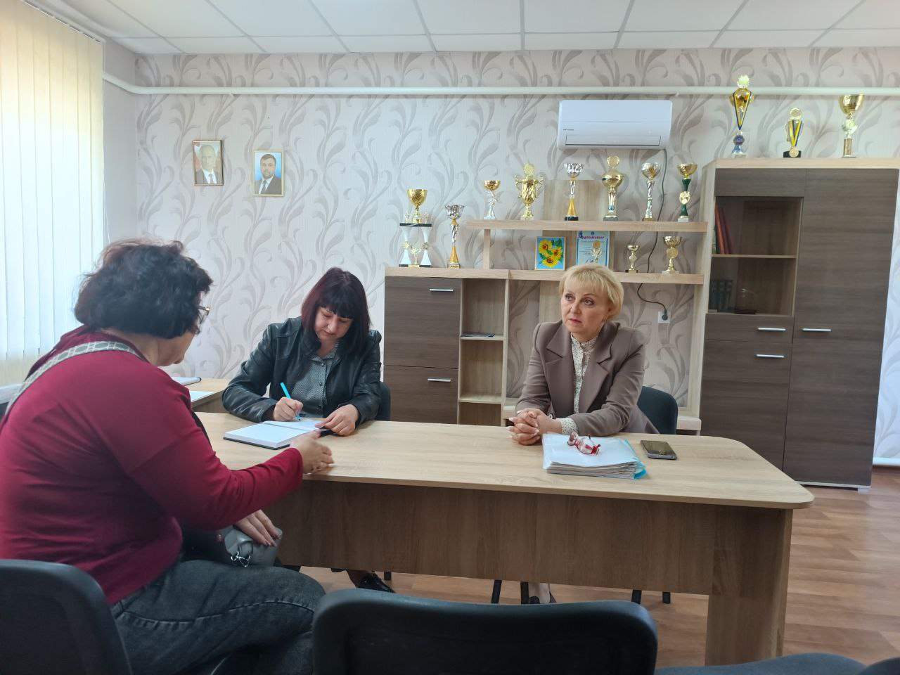 Сегодня заместитель главы Администрации Володарского муниципального округа Васильева Ольга Федоровна провела выездной приём жителей села Заря..