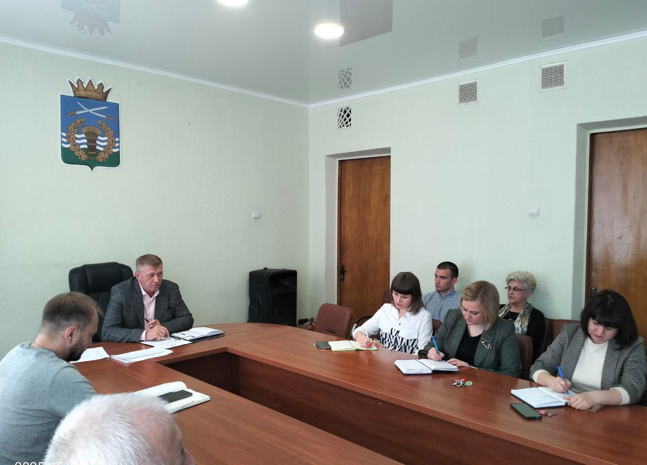 Сегодня Глава муниципального образования Володарский муниципальный округ Сергей Вильевич Юзвинкевич провёл расширенное аппаратное совещание.