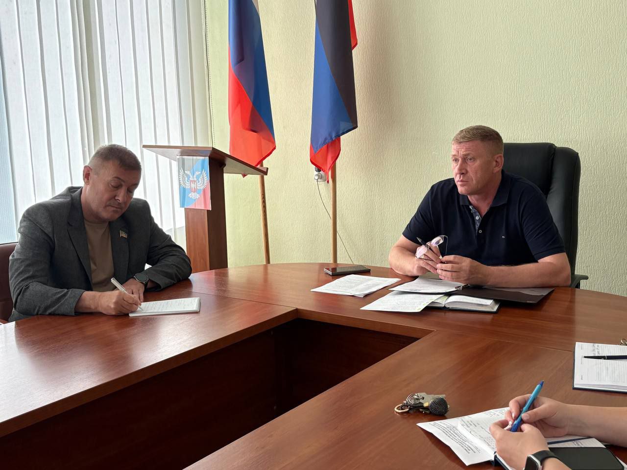Сегодня Глава муниципального образования Володарский муниципальный округ Сергей Вильевич Юзвинкевич провёл расширенное аппаратное совещание.