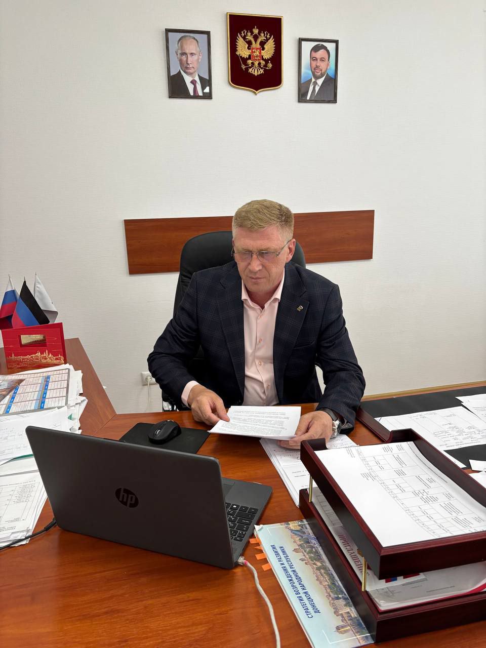 Сегодня, 11.06.2025 г. Глава муниципального образования Володарский муниципальный округ Сергей Вильевич Юзвинкевич провел прямой эфир с жителями Володарского муниципального округа..
