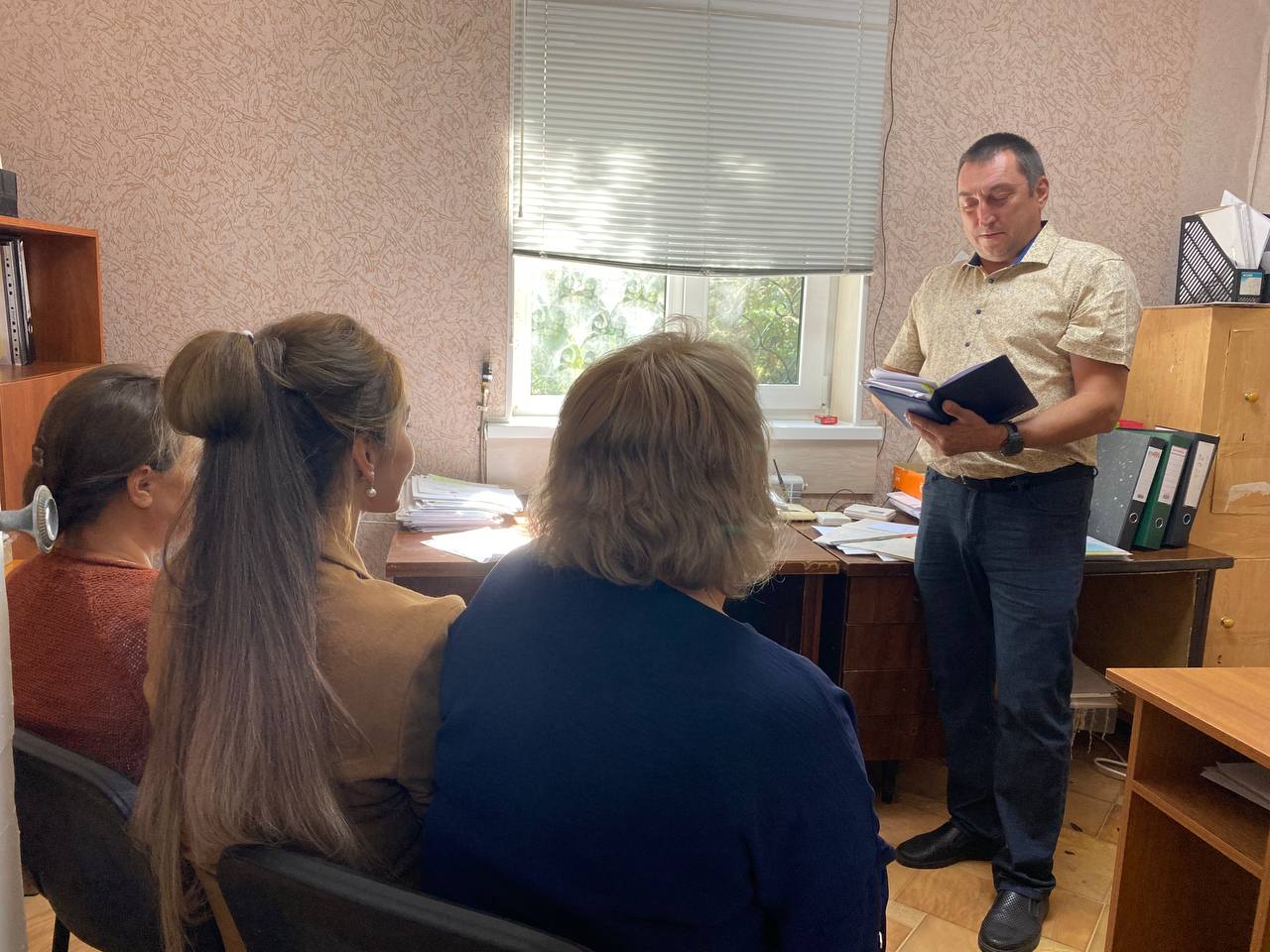 Сегодня состоялась встреча с трудовым коллективом МУП «Восток-Комсервис», которую провел заместитель главы Администрации Володарского муниципального округа Якименко А. В..