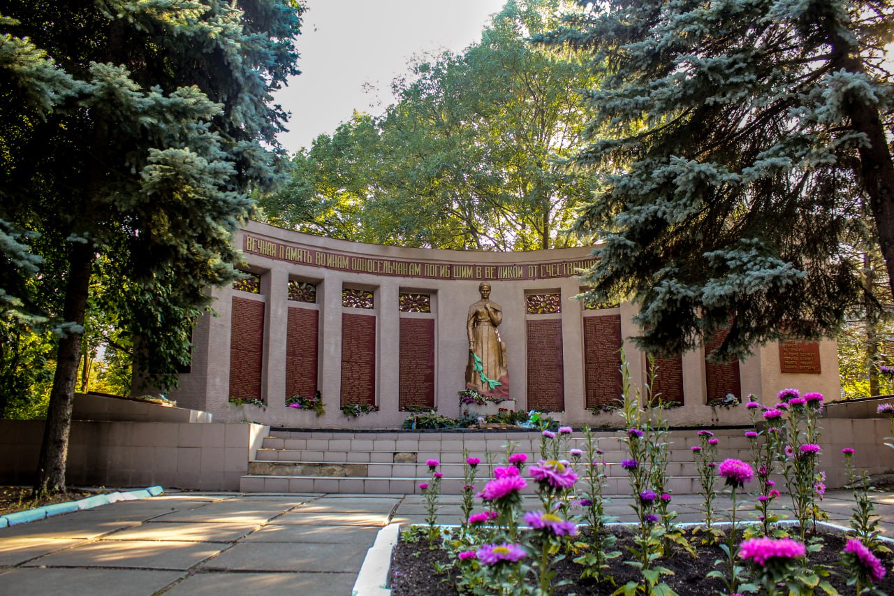 Памятник воинам-односельчанам,  погибшим в годы Великой Отечественной войны.