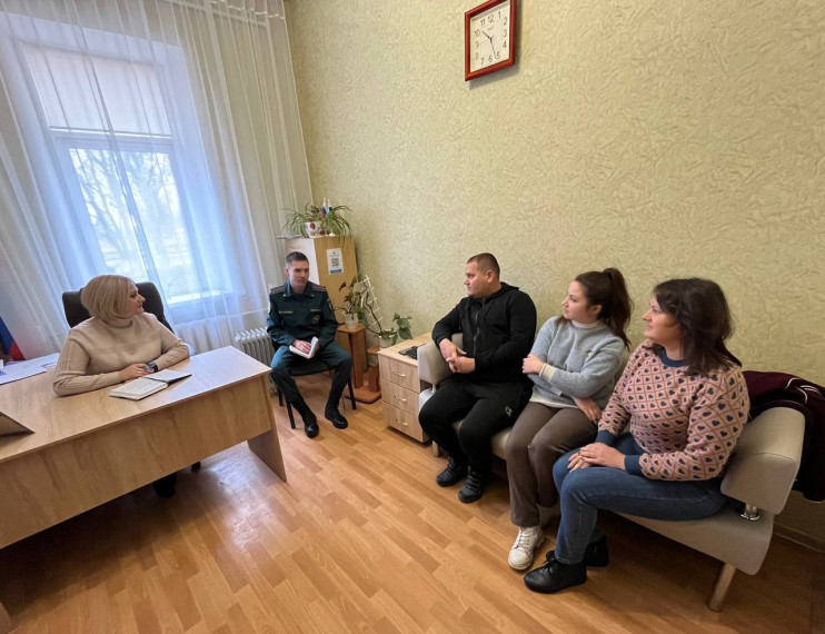 Заместитель главы Администрации Володарского муниципального округа Полтарак Викалина Викторовна провела выездной приём граждан в селе Заря.. Заместитель главы Администрации Володарского муниципального округа Полтарак Викалина Викторовна провела выездной приём граждан в селе Заря..